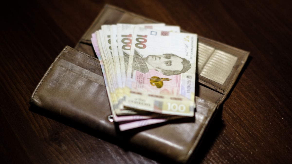 Середня зарплата в Україні: хто отримує найбільше грошей у березні